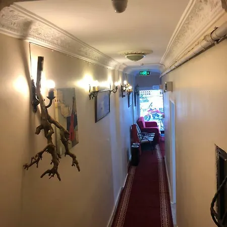 Comfort Hotel 2*